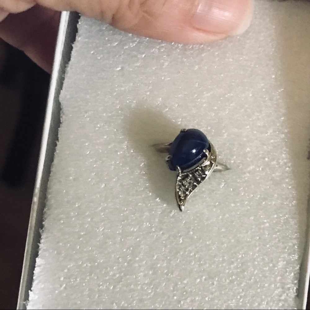 Very rare ring.Please read about that stone.